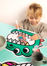 Görseli Galeri görüntüleyiciye yükleyin, OMY Magic Water Placemat / Sihirli Amerikan Servis Dinos