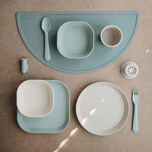 Görseli Galeri görüntüleyiciye yükleyin, Mushie Silicone Place Mat (Cambridge Blue)