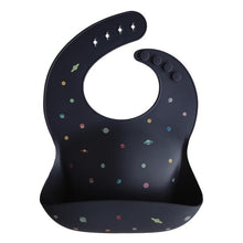 Görseli Galeri görüntüleyiciye yükleyin, Mushie Silicone Baby Bib (Planets) - Mushie Mama Önlüğü