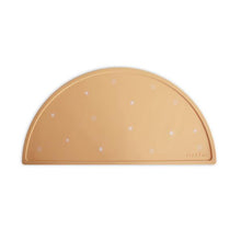 Görseli Galeri görüntüleyiciye yükleyin, Mushie Silicone Place Mat (Sun)