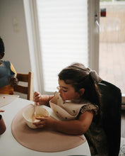 Görseli Galeri görüntüleyiciye yükleyin, Mushie Silicone Place Mat (Retro Cars)