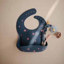 Görseli Galeri görüntüleyiciye yükleyin, Mushie Silicone Baby Bib (Shells Smoke) - Mushie Mama Önlüğü