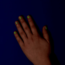 Görseli Galeri görüntüleyiciye yükleyin, OMY Nail Stickers - Glow Party

