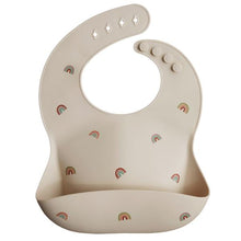 Görseli Galeri görüntüleyiciye yükleyin, Mushie Silicone Baby Bib (Rainbows) - Mushie Mama Önlüğü
