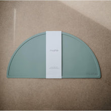 Görseli Galeri görüntüleyiciye yükleyin, Mushie Silicone Place Mat (Cambridge Blue)
